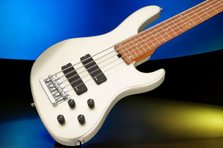 Sadowsky MetroExpress 5-String 24-Fret Modern Bass Roasted Maple Fingerboard 5-String High Polish, Solid Champagne Metallic High Polish